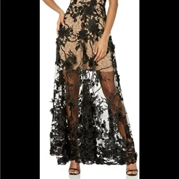 Dress The Population x Sidney Deep V-neck 3D Lace Gown
